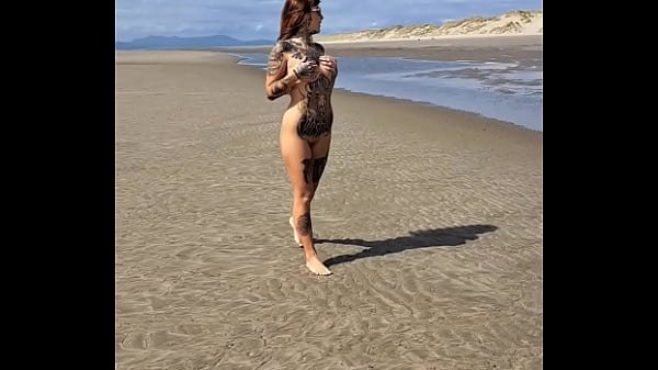 PUBLIC PEE ON NUDIST BEACH
