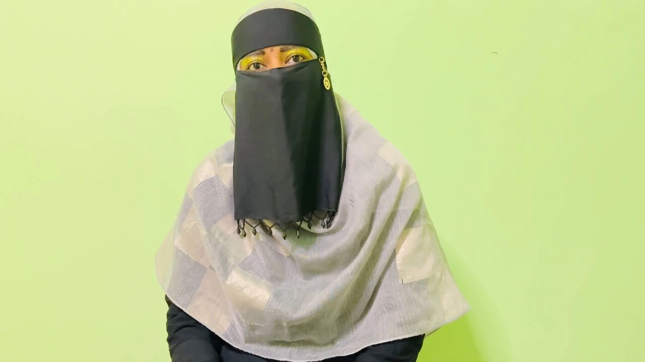 Burkha Girl Gets Seduced by Her Hot Neighbour Teacher – Desi Secret Tuition Turns Wild!