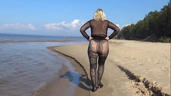 Black Style- walk on the beach