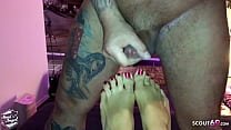 Spontaner Amateur Porno im Puff mit Freier auf Hochdruck und Wichse auf meinen Sohlen