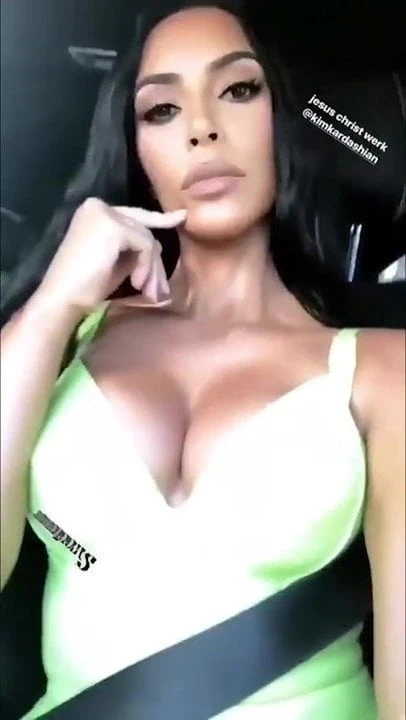 ’Kim K’ massive cleavage in a car