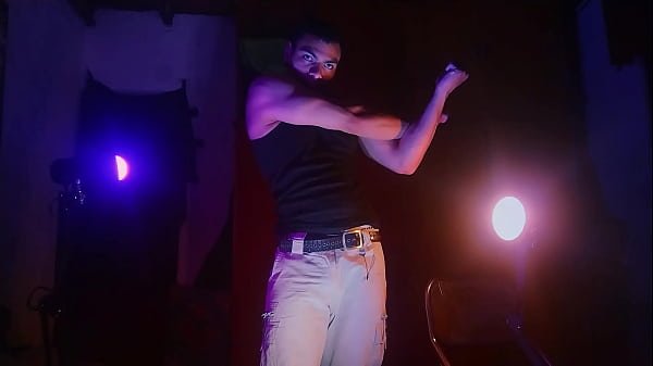 Musuclar men big Cock Entre Shadows, Morado y Naranja, Big Dick Handjob Masturbation